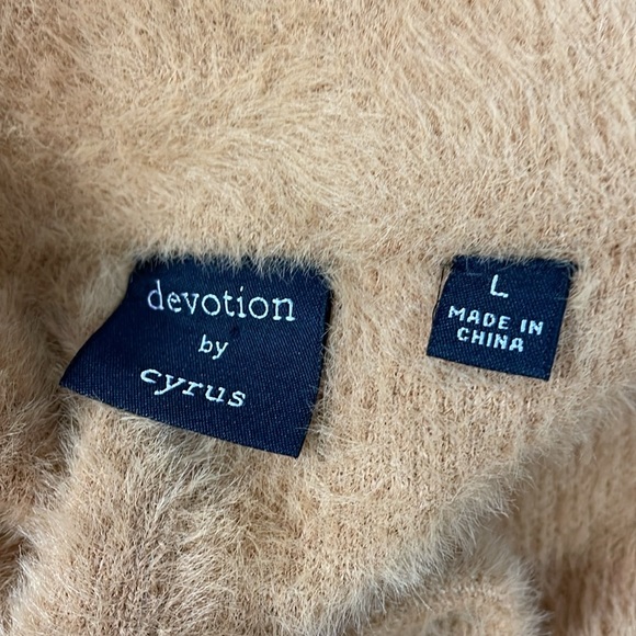 Cyrus Tan Teddy Snap Sweater Coat - Picture 7 of 8
